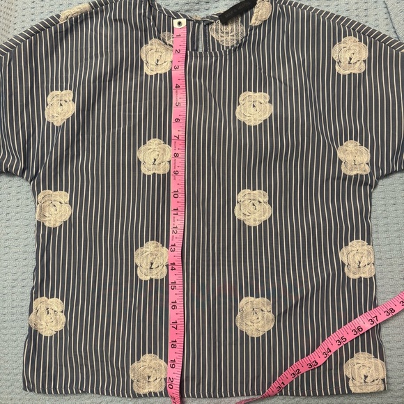 2/20 Floral and Striped 3/4 Sleeve Blouse - Women’s Small - Picture 8 of 8